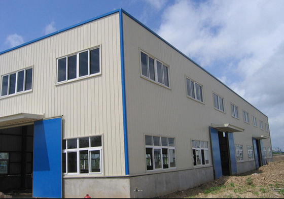 軽鋼構造工房の建物 - H ビーム,C/Z パーリンでプリファブリック