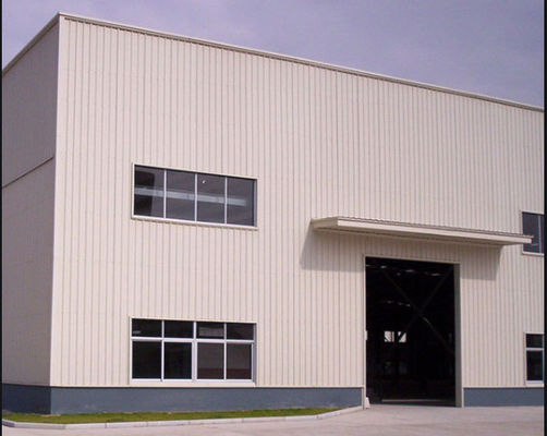 軽鋼構造工房の建物 - H ビーム,C/Z パーリンでプリファブリック