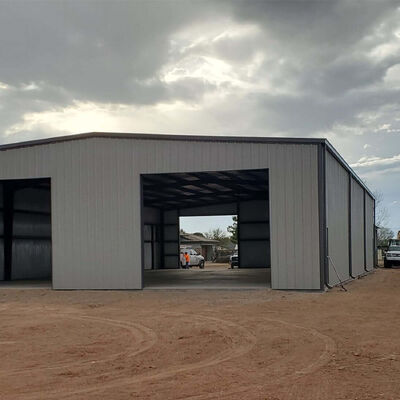 傾斜屋根の鉄骨造製作・加工工場