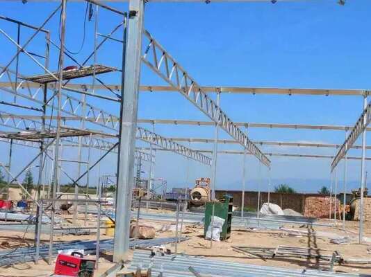 野菜の熟成を強化し加速するために使用される連続スパン PEフィルム温室